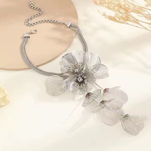 Kate Middleton Famous Cascading Silver Floral Necklace